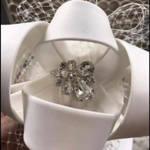 Bridal Headpiece - Picture 2 of 3